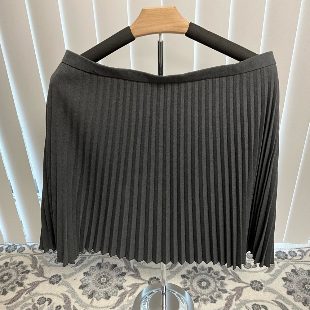 Women’s Pleated Skirt